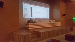 ERREM Müdürü Öğr. Gör. Mustafa ATAK Erciyes Üniversitesi Rektörlük Konferans salonunda aday personele 